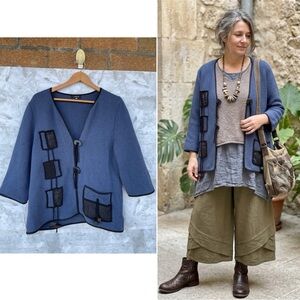 Jaskar Artsy  Cardigan size large